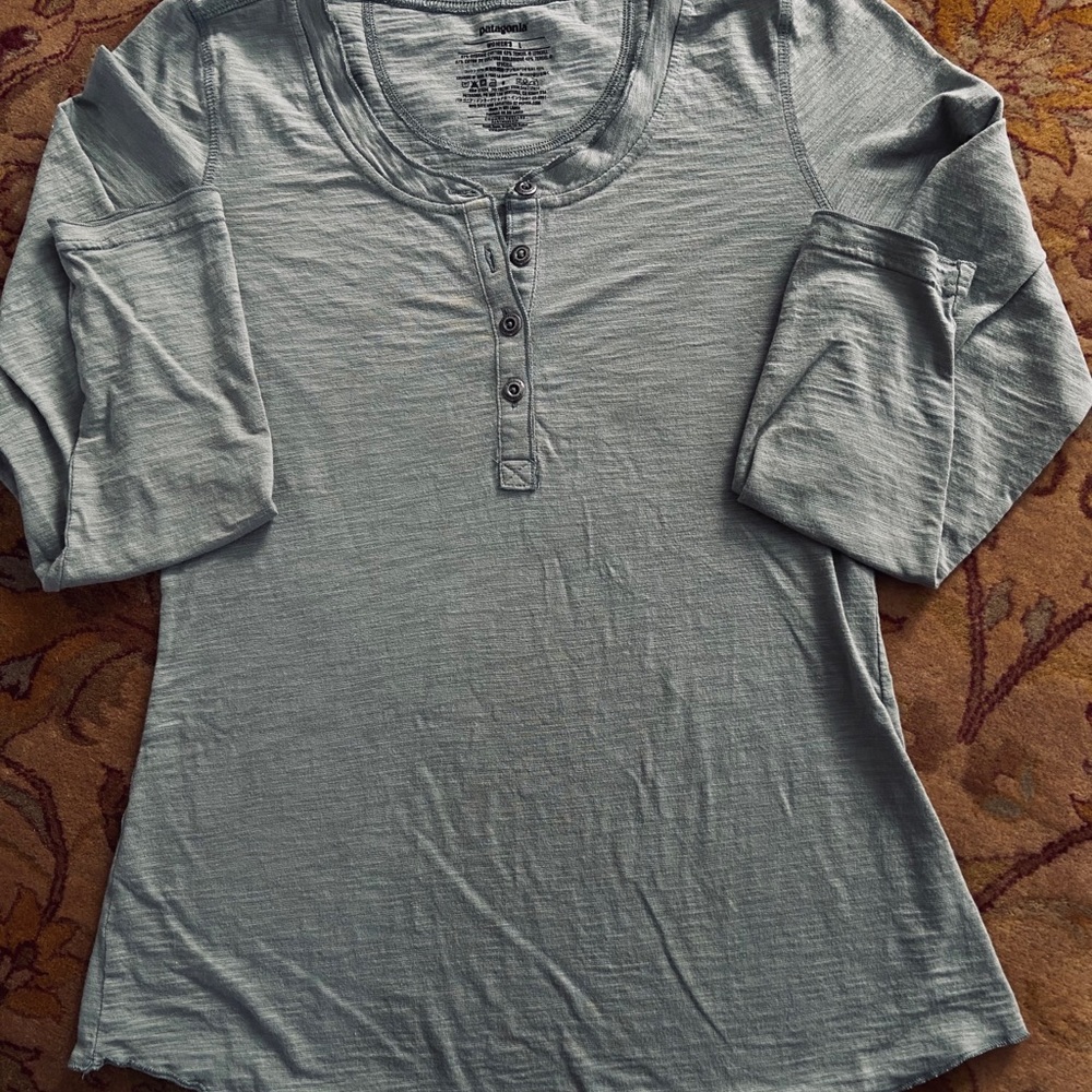 Women’s Patagonia Henley Top Size L